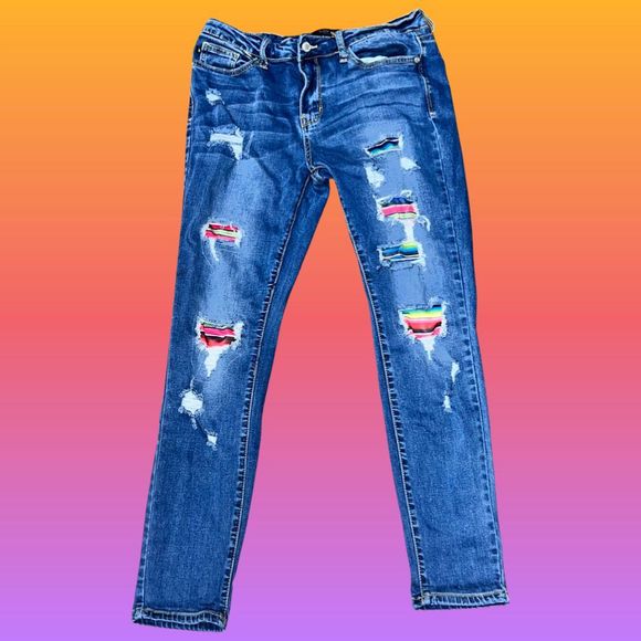 Judy Blue Mid Rise Rainbow Patch Skinny Fit Jeans Size 11/30 Factory Distressed - Picture 1 of 6